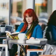 Ая эН. Коварная парта. Ылукинаки у сиреневой бабушки