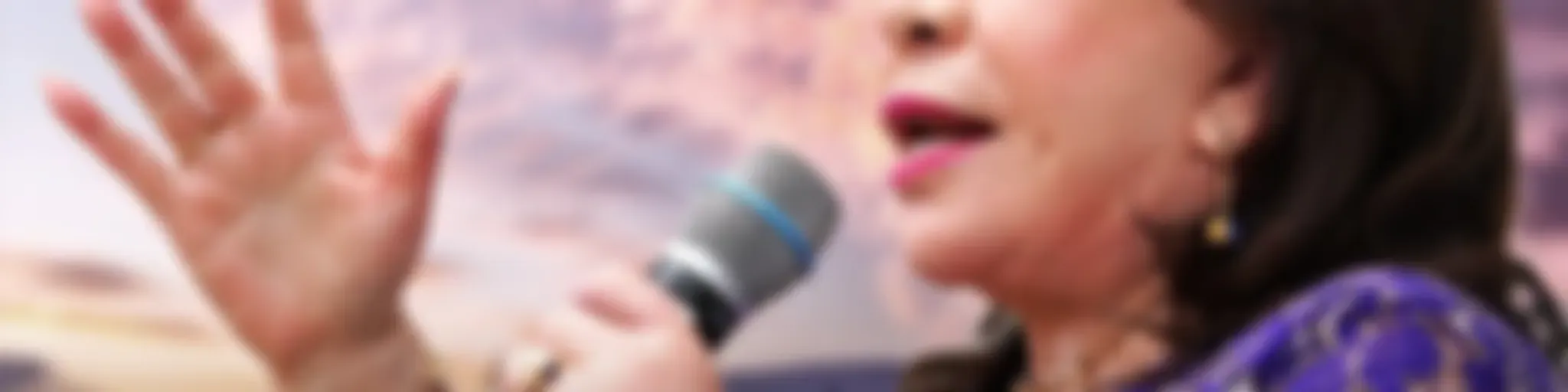 Estudios Bíblicos, Hna. María Luisa Piraquive, Iglesia de Dios Ministerial de Jesucristo Inter...