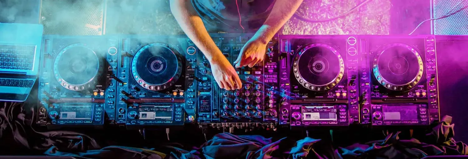 RADIO Q-PLAY