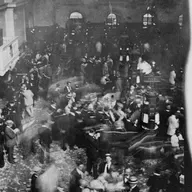 S8 Ep480: 6 FBI Failures and the Mueller Limitations Unger argues the FBI failed to investigate Trump’s Russian ties, noting that former directors later worked for Russian mobsters. He claims the Mueller investigation was limited to criminal acts rather than counte