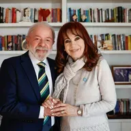 Lula visita Cristina Kirchner em prisão domiciliar: 'Siga firme na sua luta por justiça'