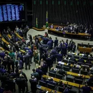Reforma administrativa mantém estabilidade, mas prevê avaliações e fim de benefícios