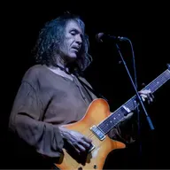 El Faro | Robe Iniesta