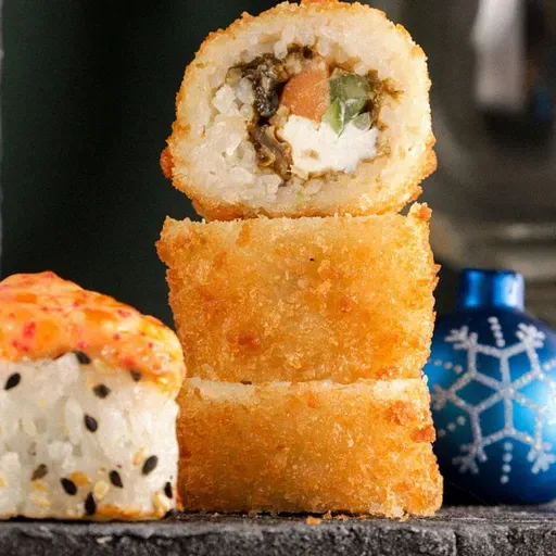 Gatavojam ģimenē kopā: vai uz svētku galda ir vieta arī Ziemassvētku suši?