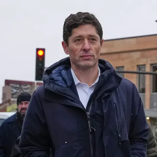 Minneapolis mayor calls for 'peace and order,' and ICE out of city