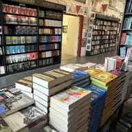 Tom Kenny, ó Siopa Leabhar Uí Chonnaith.