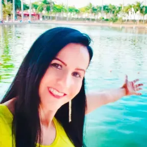 Youtuber: Regina Ferreira 5