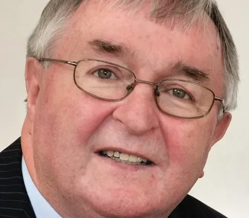 An tOllamh Dónall Ó Baoill, saineolaí ar chúrsaí teangeolaíochta.