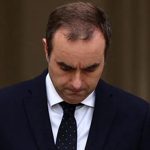 Francia nel caos, Lecornu si dimette