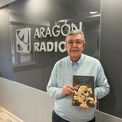 Mirar viendo, el románico de Antonio García Omedes y las relaciones extraconyugales de las reinas en la historia de Carmen Gallardo.