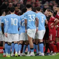 Enski boltinn - Titilbaráttan á lífi, fjórir í röð og hátt fall Liverpool