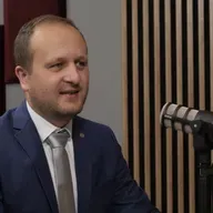 #82 Extrémní pokuty a tuna nových povinností? Tak horké to s NIS2 nebude, uklidňuje Kintr