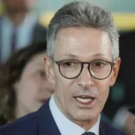 'Não houve nenhuma ruptura', diz Zema após críticas a Flávio Bolsonaro