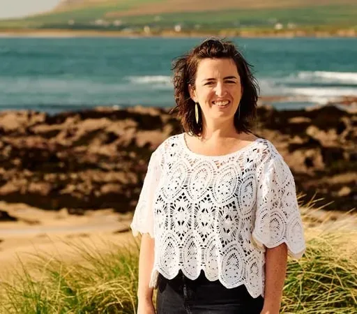 Clár 280: Cártaí agus a nGabhann Leo