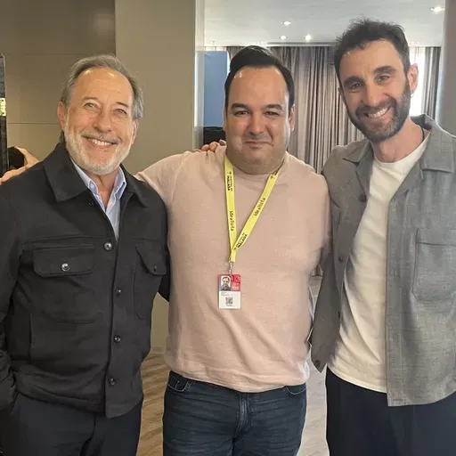 Entrevista a Guillermo Francella y Dani Rovira por 'Playa de lobos': "La gente se va a sorprender por los dos"