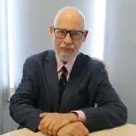 Alfredo Jocelyn-Holt y cómo interfiere lo político en nuestra relación con la historia