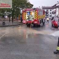 Iturmendi trabaja para recuperar la normalidad tras la tromba de agua que inundó casas y garajes 