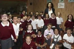 Alumnos del Colegio Ntra Sra de los Dolores visitaron la radio esta mañana