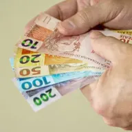 Governo reduz a previsão do salário mínimo de 2026 para R$ 1.627