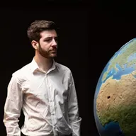 T04E08 Julián Fernández, el genio que lanzó su primer satélite con 16 años