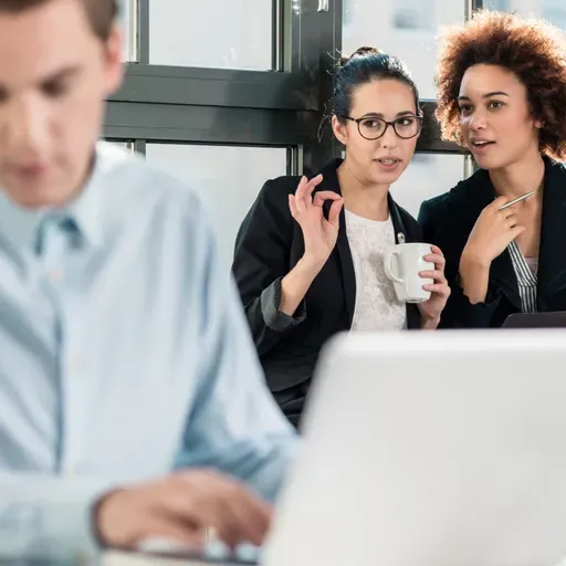 Falar bem de quem fala mal de nós