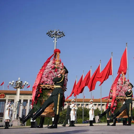 China honors fallen heroes at ceremony on Martyrs' Day 