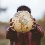 🌎🎙 Recursos naturales en América Latina: ¿Bendición o maldición?