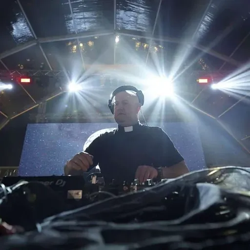 Episodio 1277: El Sacerdote DJ Guilherme Peixoto Y Bad Bunny | Musica Sacra Luis Román