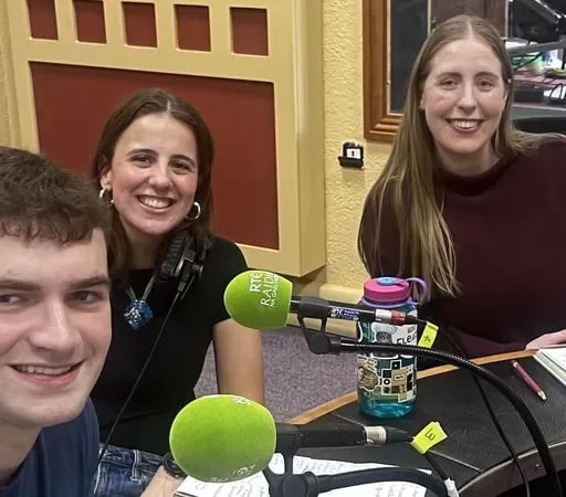 James Mac Einrí, Roseanne Ní Cheallaigh agus Ciara Ní Chonghaile, paineál cainte.