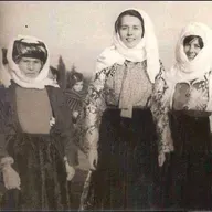 #395. Roja Zimanê Dayikê: Kurdî Bi Nalînên Giran Dimire