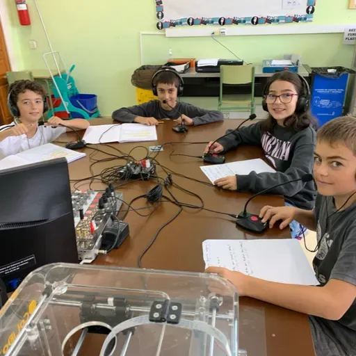 5B Ruben - Luke, David, Martina and Mark interviewing each other in English