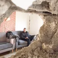 Kati ya magofu na uhaba, vituo vya redio vinafanya juhudi kuunganisha tena jamii Gaza