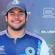 CON ENRIQUE LARRAÑAGA BICAMPEON LATINOAMERICANO DE TIRO PRÁCTICO