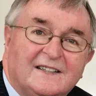 An tOllamh Dónall Ó Baoill, saineolaí ar chúrsaí teangeolaíochta.