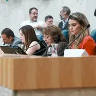 30.04.2026 = WI FI EM UBS E ABRIGO PARA VÍTIMAS DE VIOLÊNCIA FORAM DEBATIDOS NA COM. DE ADM PÚBLICA