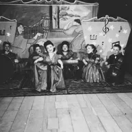 HORROR EN AUSCHWITZ: La familia de artistas que se convirtió en mascotas del Ángel de la Muerte