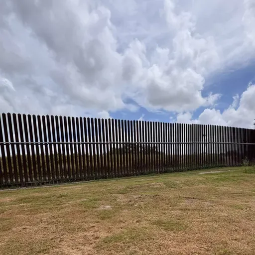Line. Fence. Wall.