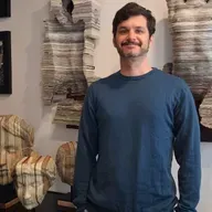 Esculturas hechas con libros descartados. Así son las obras de Alejandro Pantin