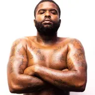 RAY MASSEY HAS AN INTUITIVE BUILD/w Pro Boxer Macro"ManDown"Hall Jr.