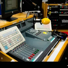 SCHOLAR MUSIC AND RADIO STUDIO