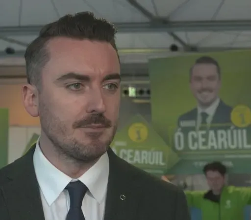 Tús Áite: Éireannaigh an cabhlachán ag teacht abhaile agus cúrsaí Ghaeloideachais