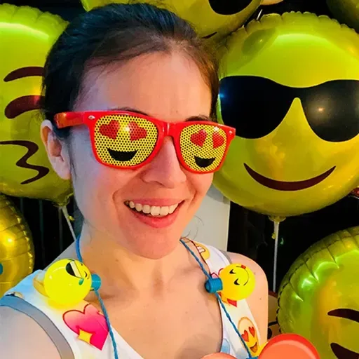 Ángela Guzmán, la bogotana creadora de los emojis más populares en el mundo digital