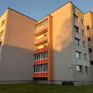 Daudzdzīvokļu namu renovācija Latvijas mazpilsētās