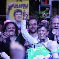 “Amigos y amigas hoy por fin ganamos, hoy era el día de las niñas, hoy era el día de las mujeres”: Claudia López