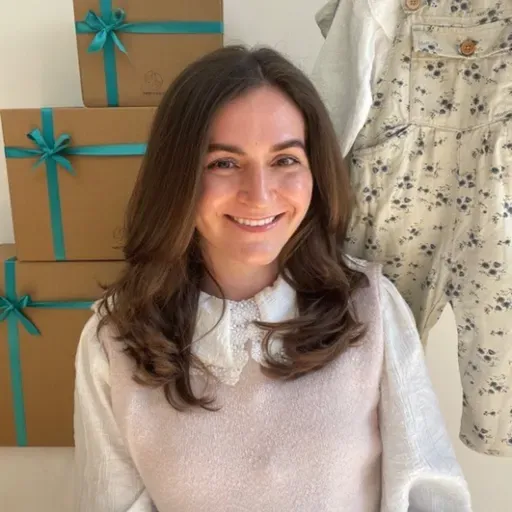 17. THRIFTHOOD: How to launch a pre-loved children's clothing company with Sarah Smith, co-founder of Thrifthood 