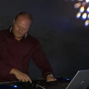 MEGA DJ