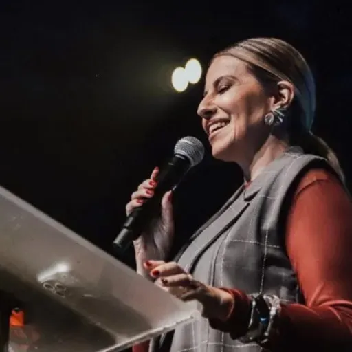 O que Deus começa Ele termina! - Bp Viviane Matos