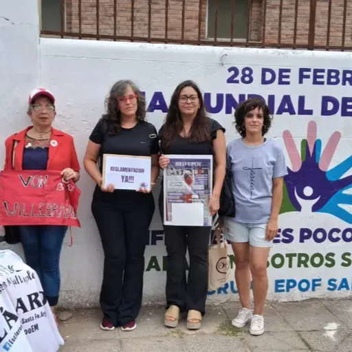 Inauguraron un mural en Santa Fe para reclamar la reglamentación de la ley de Enfermedades Poco Frecuentes