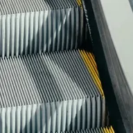 Amarra o cardaço! Cuidado com escadas rolantes e elevadores