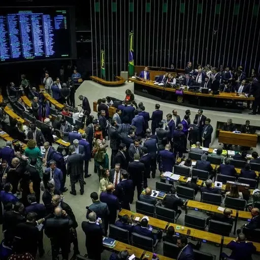Reforma administrativa mantém estabilidade, mas prevê avaliações e fim de benefícios